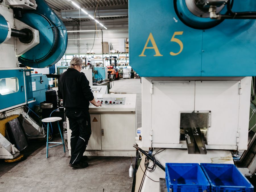 METAFORM Metallverarbeitung - Werkzeugbau Stanztechnik – Umformtechnik Tiefziehen Trowalisieren Schweißen Baugruppenfertigung Drahterodieren Saarland Rheinland-Pfalz deutschlandweit